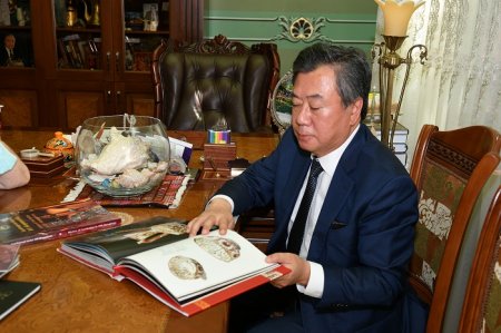 Tarixi Muzeyində Koreya Respublikasının ölkəmizdəki səfiri Kim Tonq Op ilə görüş olub